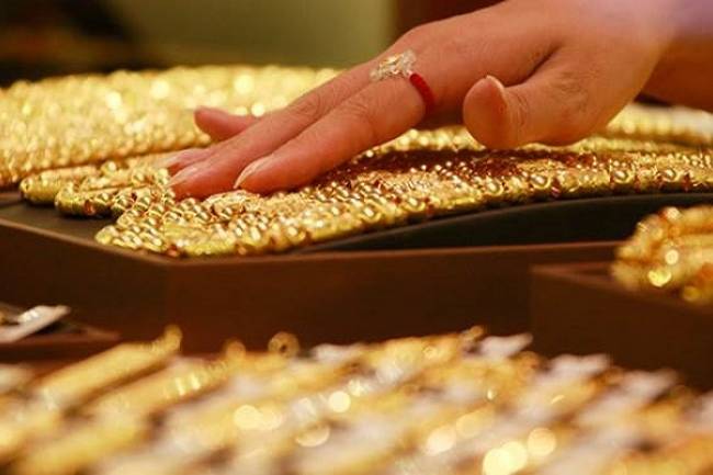 Gold Price Today: Gold declines Rs 679, silver crashes Rs 1,847