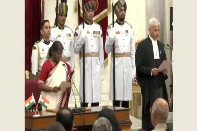 Justice UU Lalit takes oath as 49th Chief Justice of India; begins his 74-day tenure
