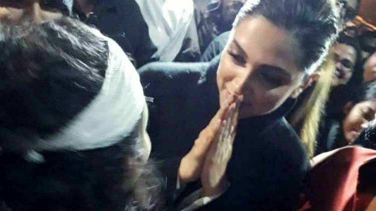 'Respect', 'Boycott Chhapaak': Twitter is divided over Deepika Padukone's visit to JNU